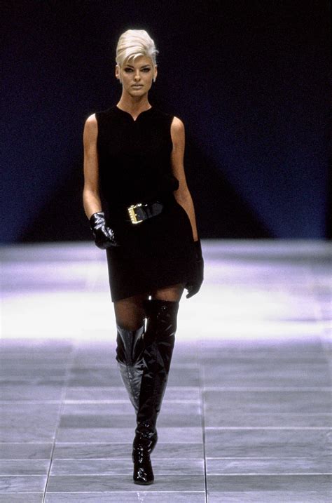 linda evangelista versace|linda evangelista freedom 90.